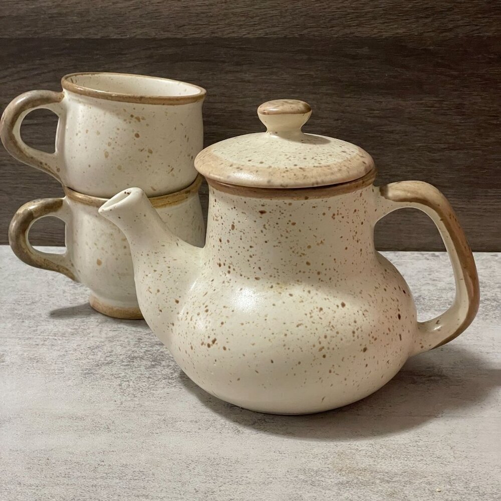 Vintage Early LP Laurentian Canada Art Pottery Covered Teapot Two Matching Mugs